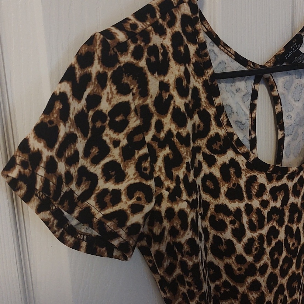 Leopard Print Short Sleeve Dress - Picture 3 of 5